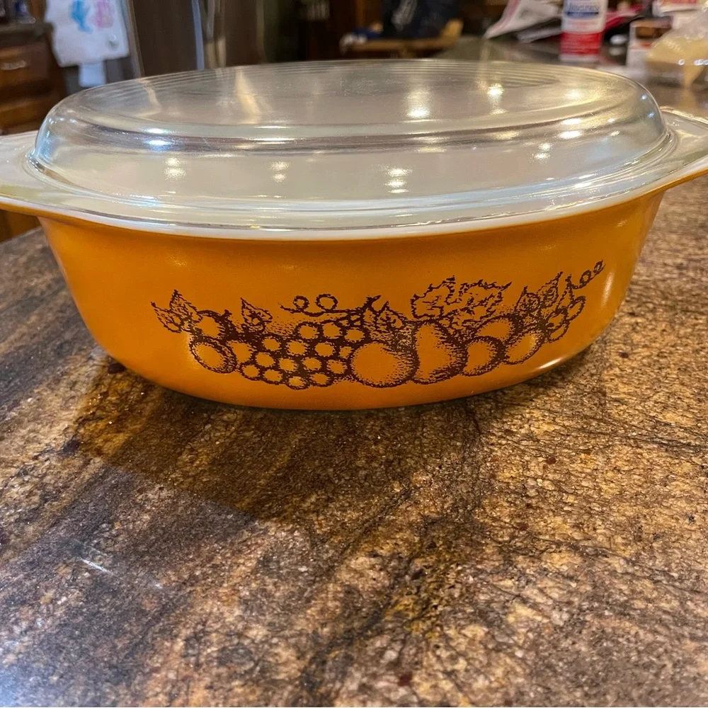 Vintage Pyrex Old Orchard Baking Dish w/clear‎ lid 2 1/2 quart